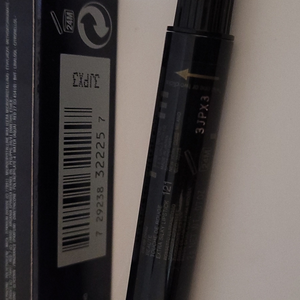 cle' de peau Extra Silky Lipstick 121 - Picture 3 of 4